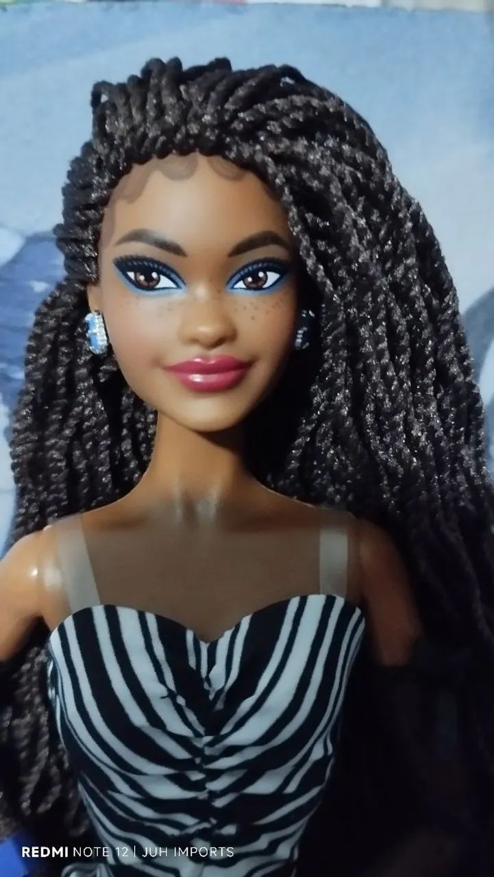 Barbie 65TH - Negra <br>R$230 - Foto 3