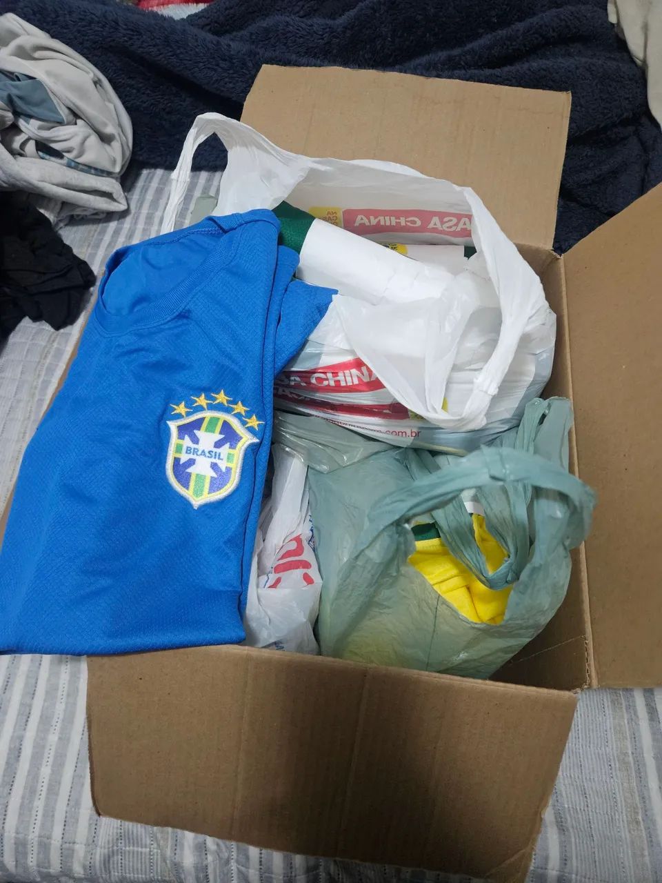 LOTE 23 CAMISAS BRASIL, TAMNHO E COR VARIADO