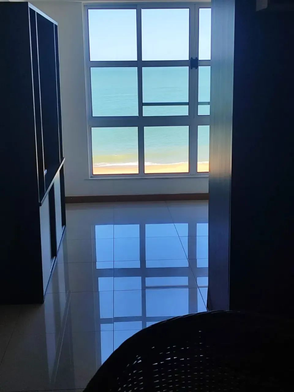 Flat mobiliado com vista frontal para o mar - Foto 4