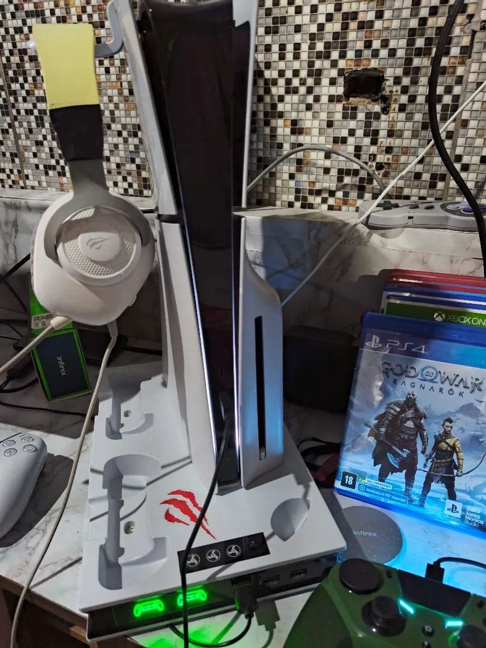 Vendo ou troco por xbox série s um ps5 com leitor - Foto 3