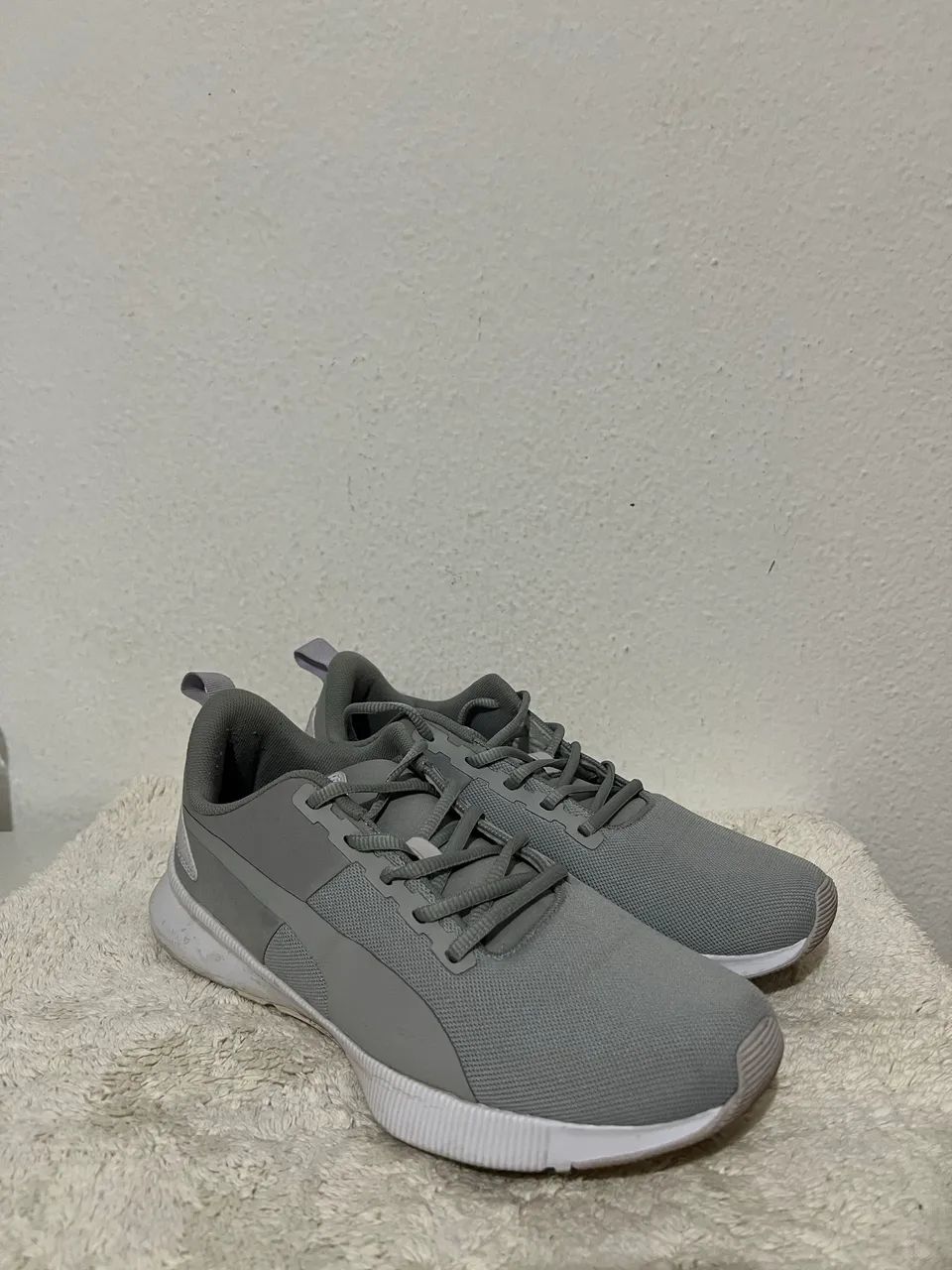 Tênis Puma Flyer Runner Cinza com lilás  - Foto 5