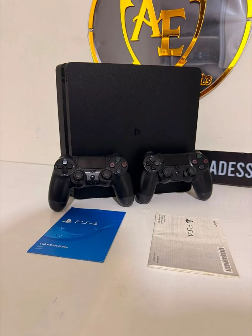 Ps4 Slim 1 terá com 2 controles  - Foto 2