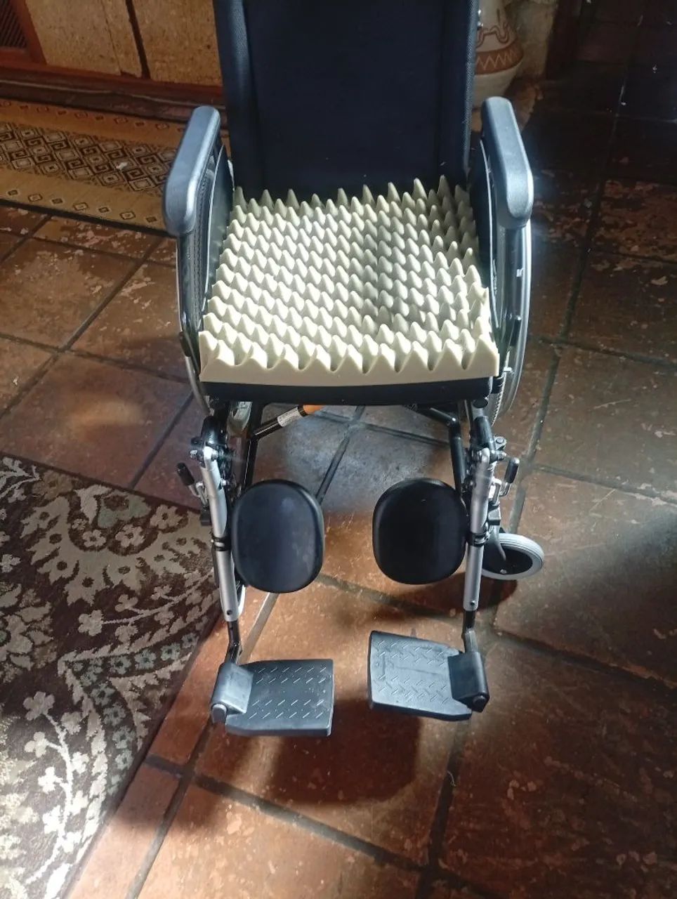  Cadeira de rodas retrátil 