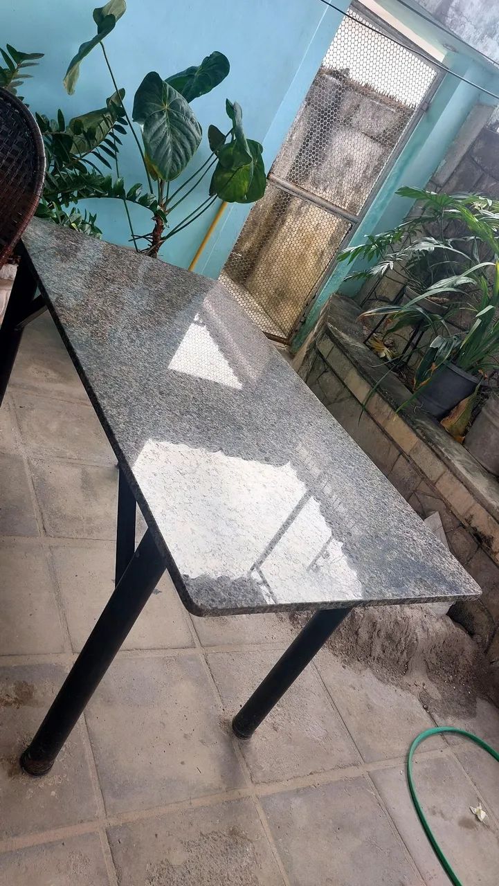 Tampo de mesa em granito com base - Foto 2