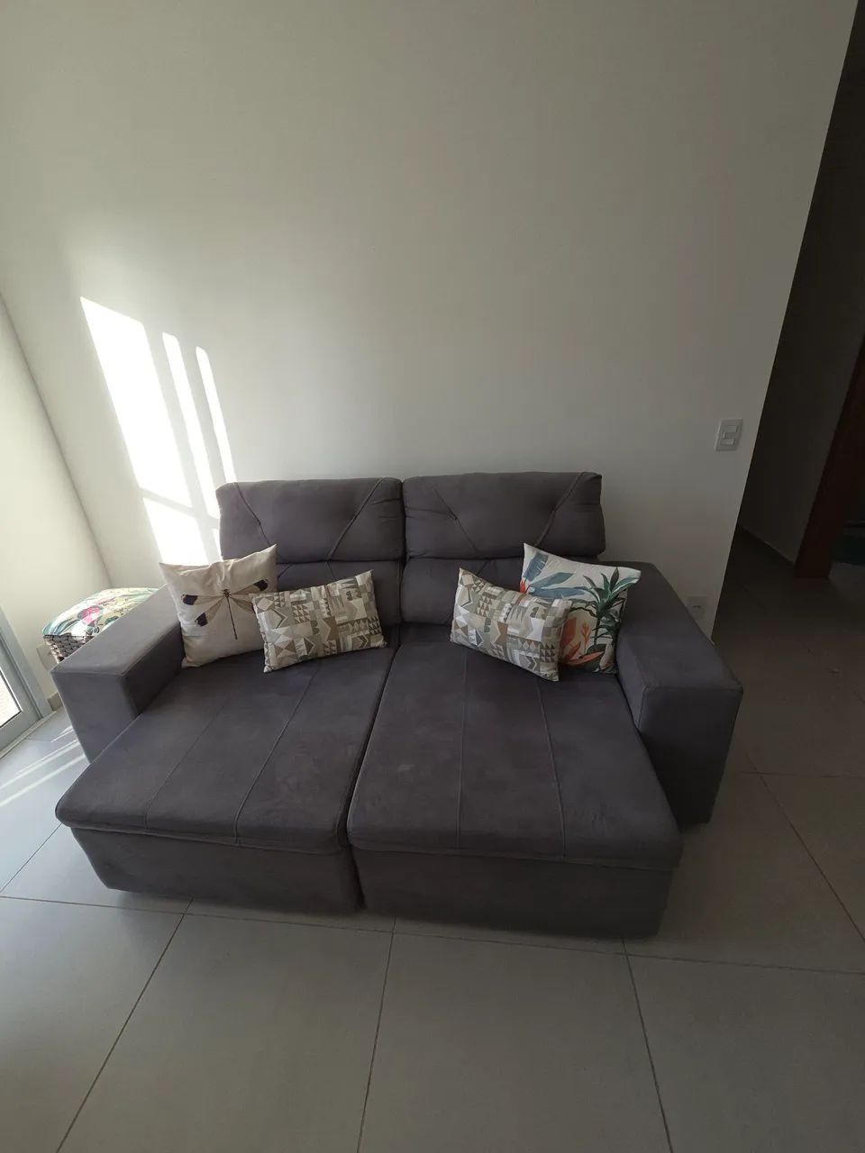 Vendo sofá com menos de 1 ano de uso - Foto 2