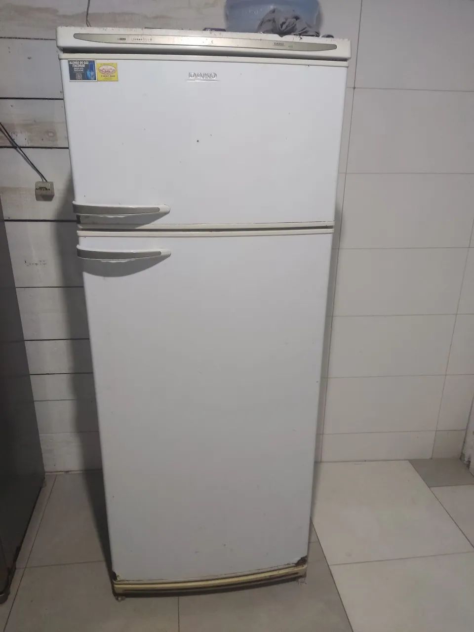 Vendo 2 geladeiras pra remoção de peças ou conserto  - Foto 3