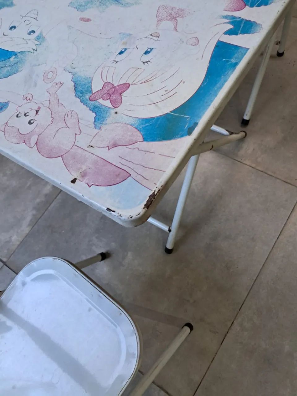 Conjunto Mesa e Cadeira Infantil Usado - Foto 2