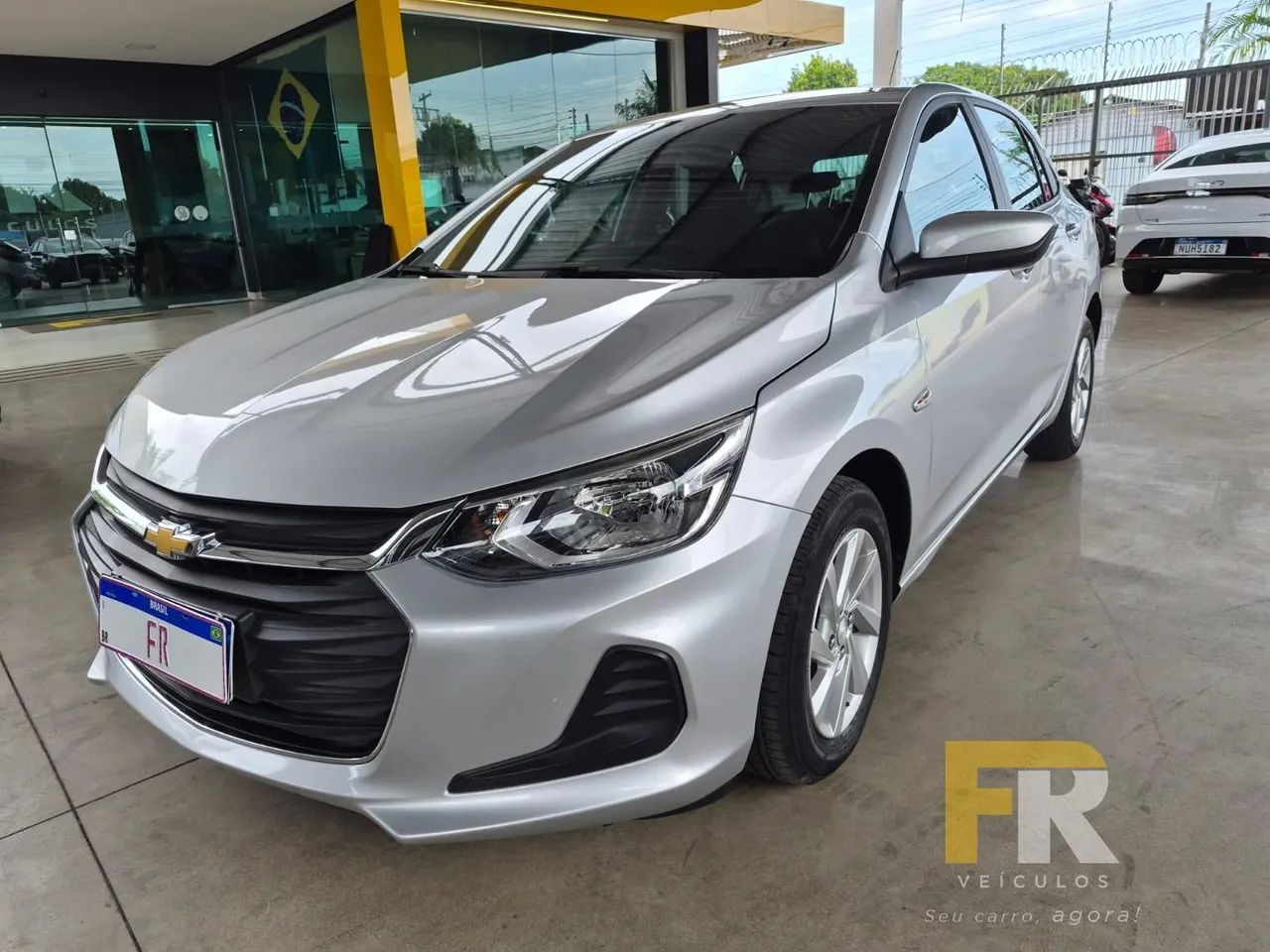 Chevrolet Onix Hatch LT 1.0 8V Flex Mec. 4P 2021 - Foto 2