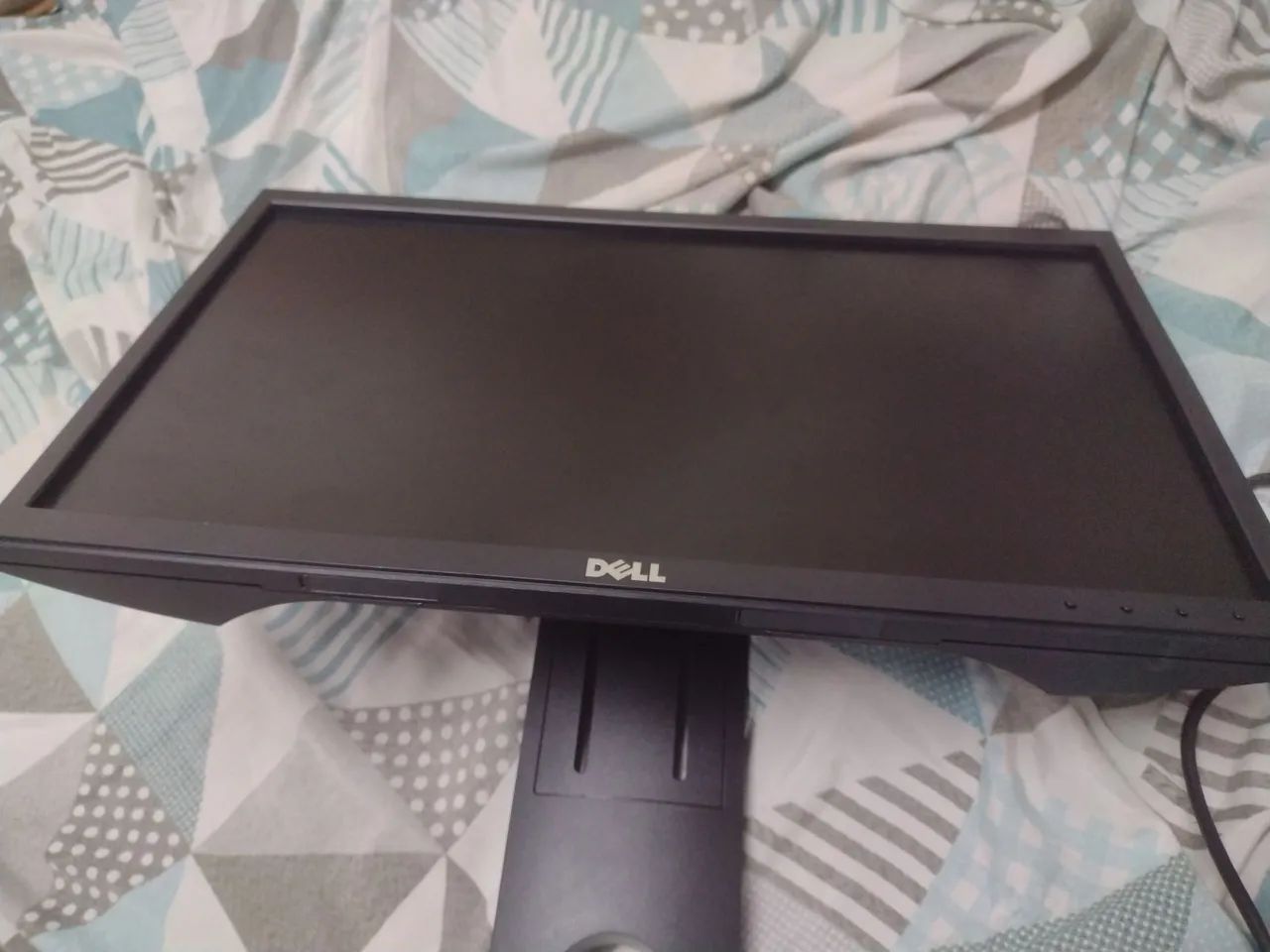 Monitor Dell 20 polegadas em estado de novo com regulagem de altura. Sem avarias.