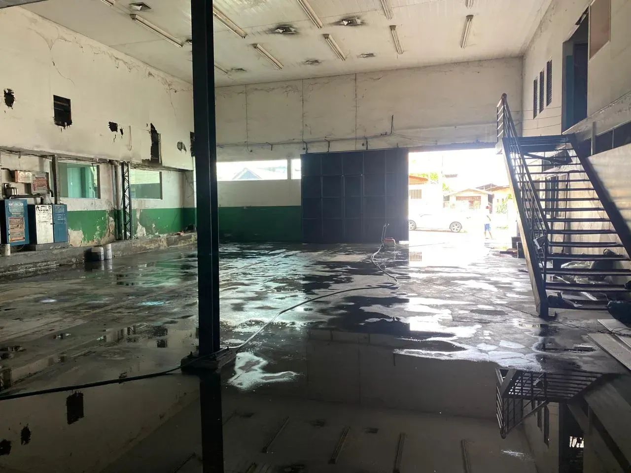 Galpão + prédio Comercial/ São Jorge/ 1.300m².