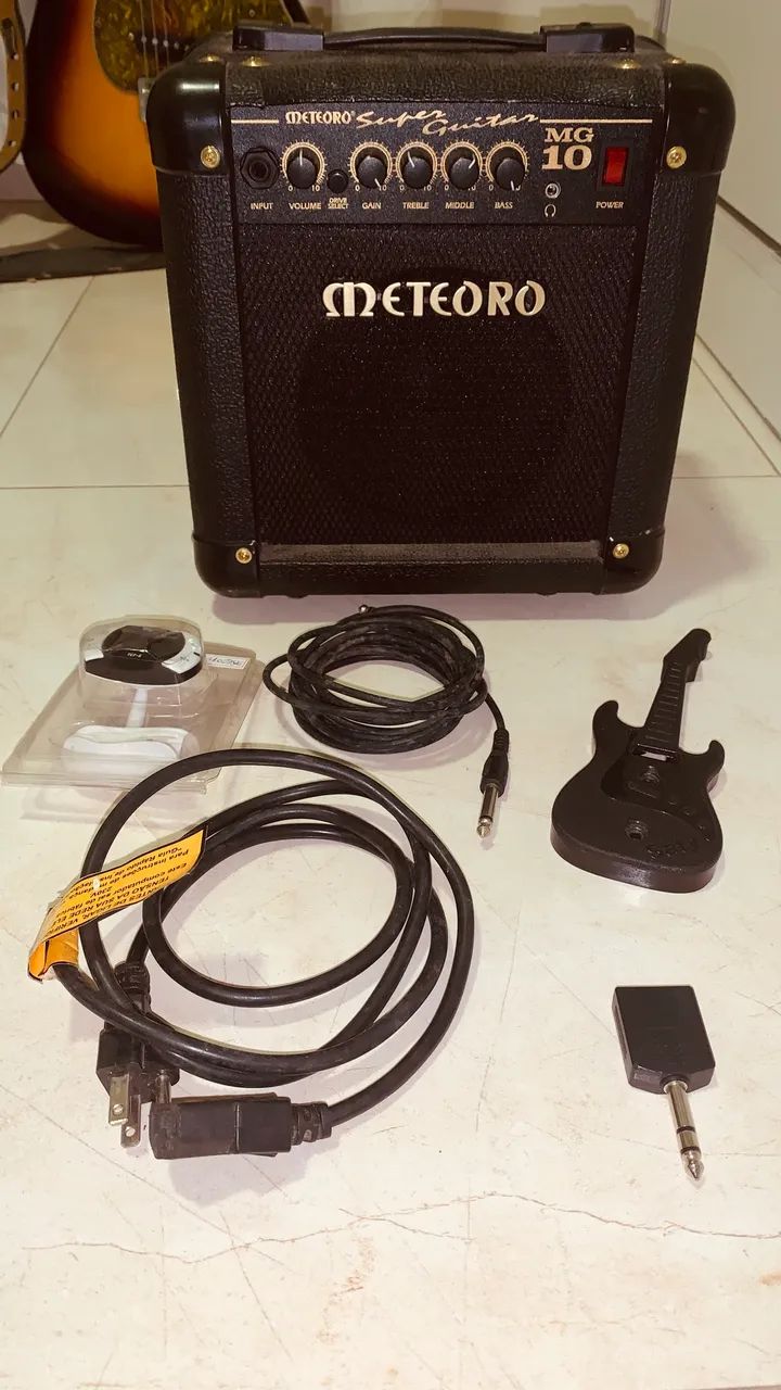 Guitarra Stratocaster Sunburst Giannini + Amplificador Meteoro MG10 + acessórios - Foto 3