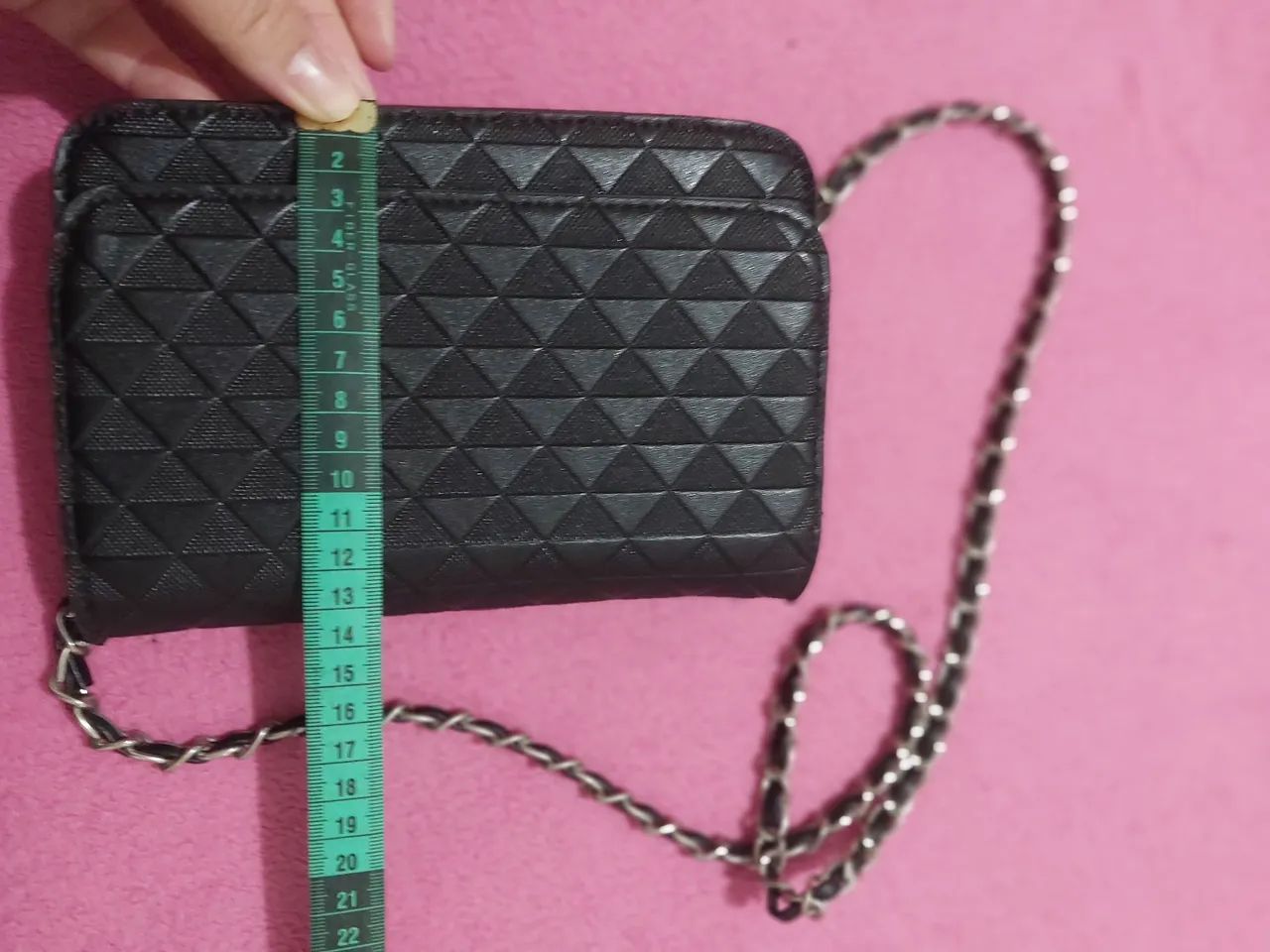 Bolsa Preta Tiracolo Renner (Alça com corrente entrelaçada) - Estado de Nova - Foto 2