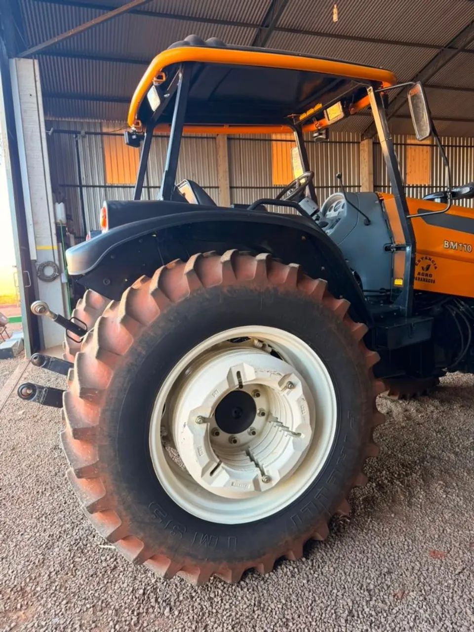 TRATOR VALTRA  - Foto 3