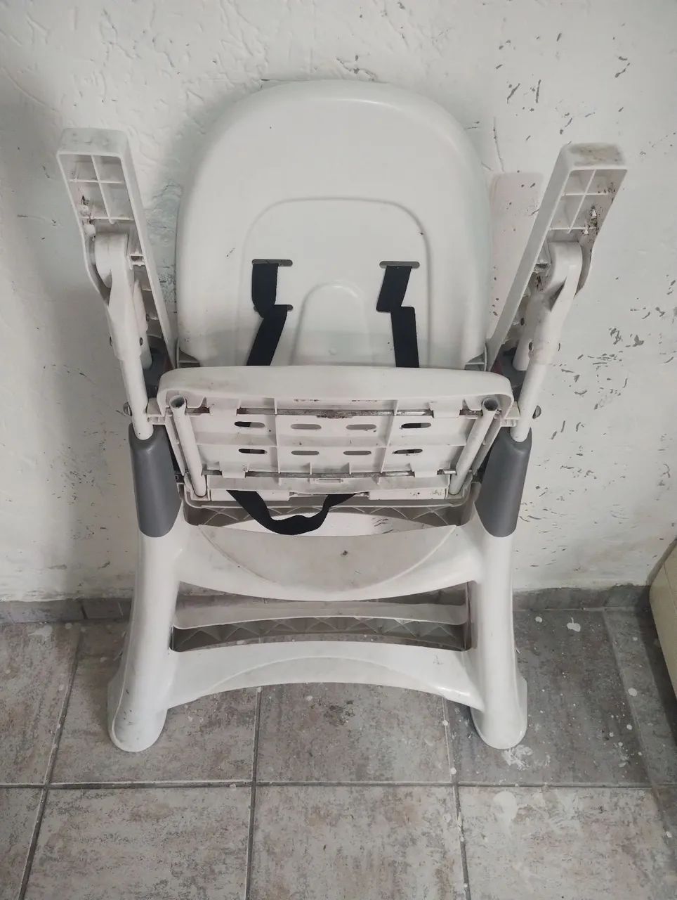 Cadeira de bebê e carinho de bebê 