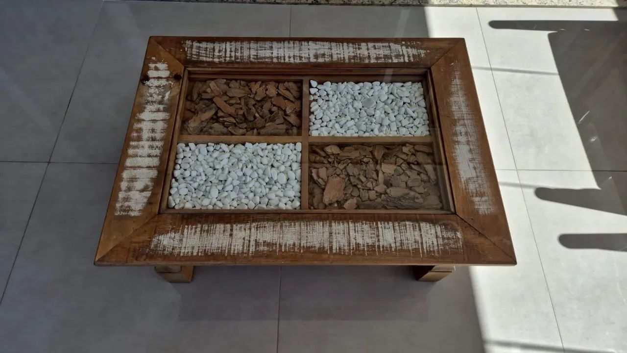 Mesa de centro em madeira 