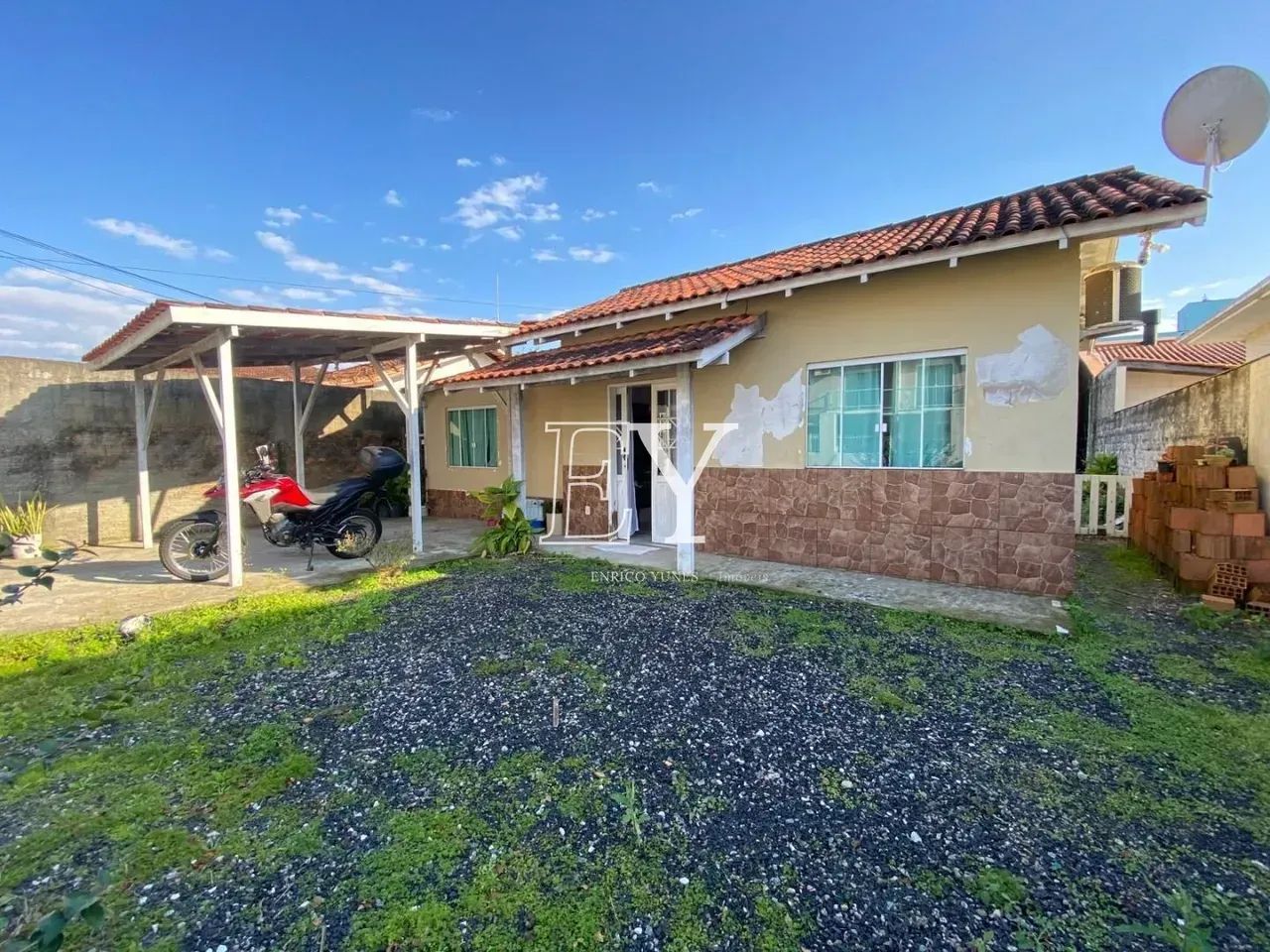 Casa Térrea com Amplo Terreno no Carianos, 2 quartos no Carianos - Florianópolis - SC