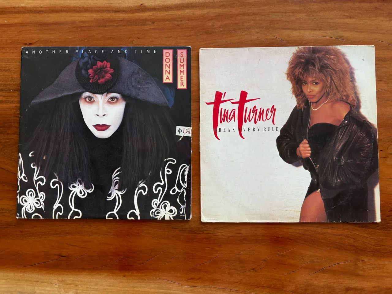 2 discos de vinil das cantoras Tina Turner e Donna Summer - Foto 4