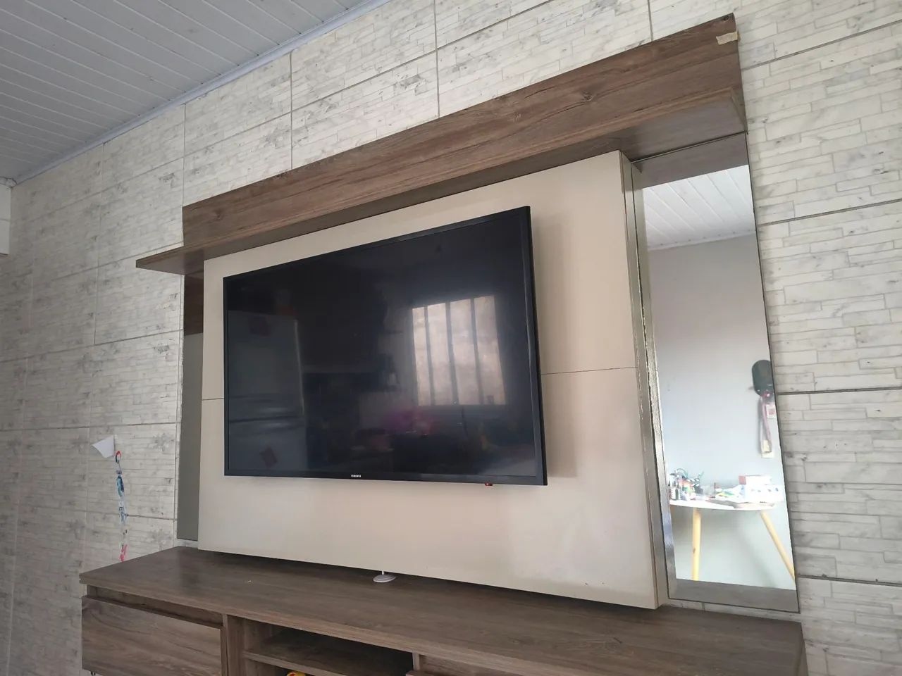 Vendo rack suspenso 1,80x30 +painel para tv até 43 polegadas. 1,80x1,15 - Foto 2