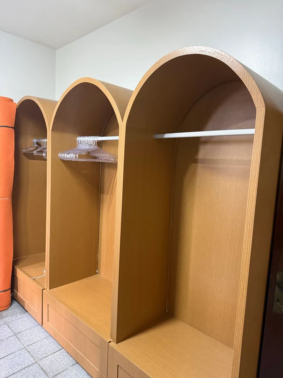 Arara para loja + mesa  - Foto 3