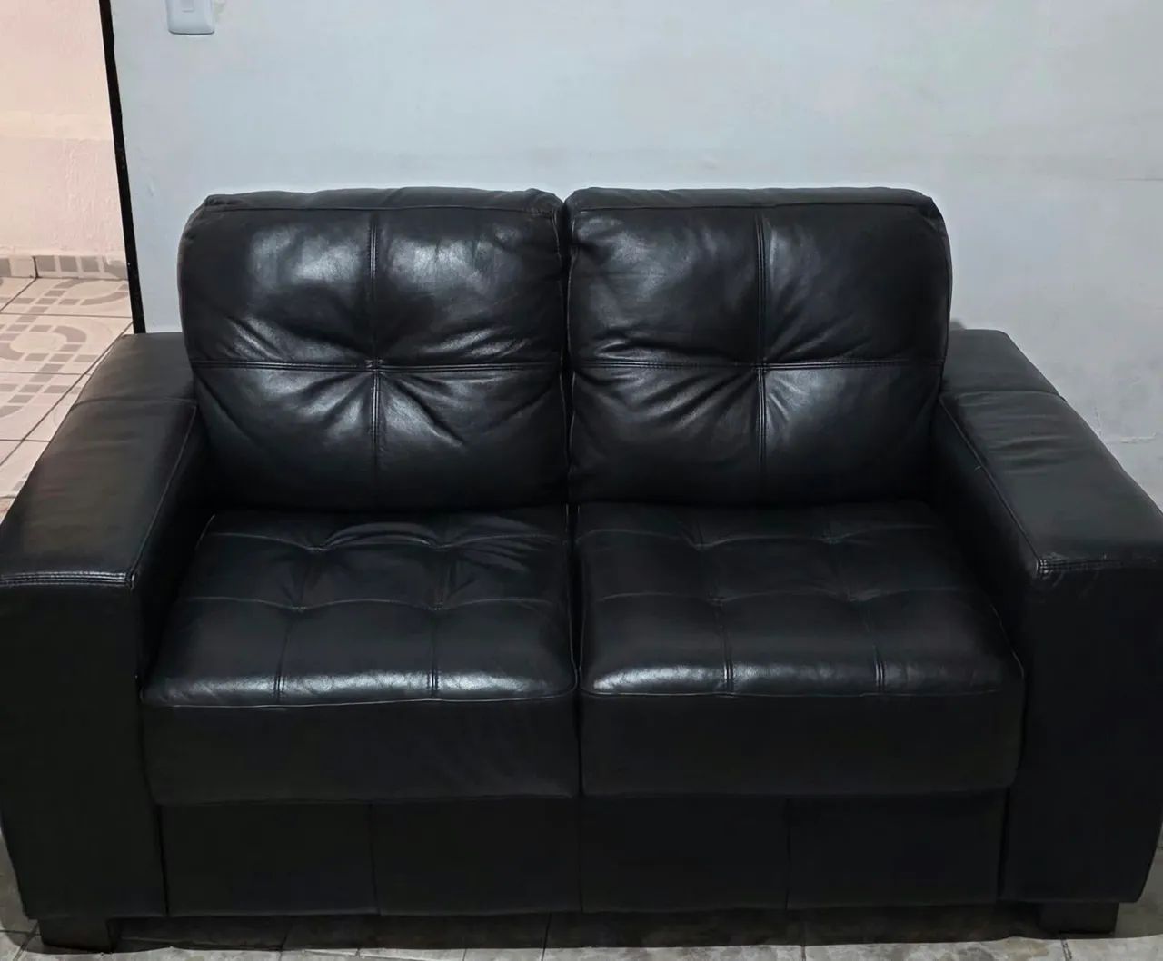SOFÁ COURO SINTÉTICO USADO