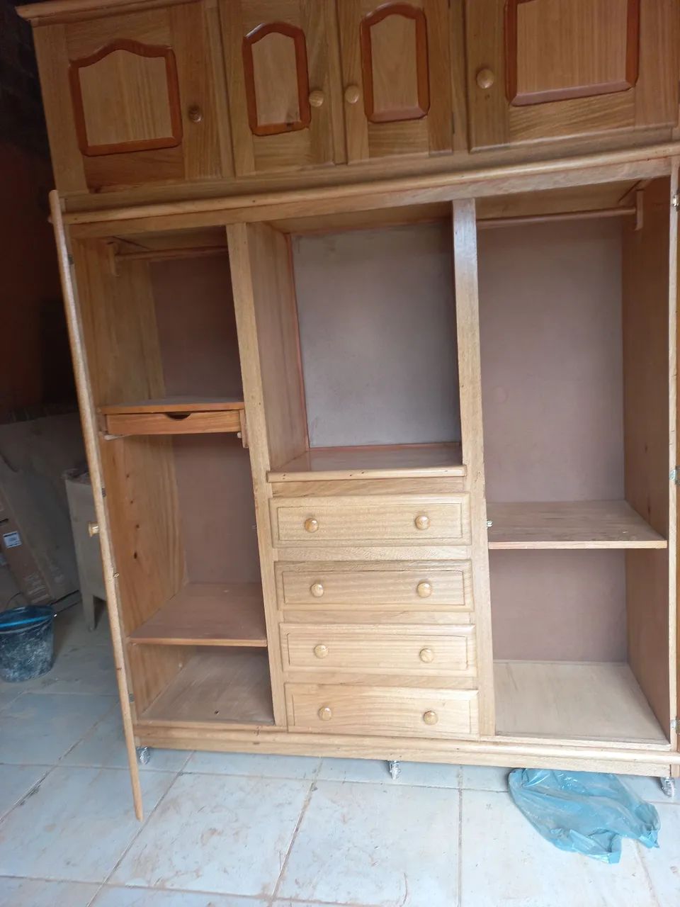 Vendo um guarda roupa solteirão em madeira  - Foto 2