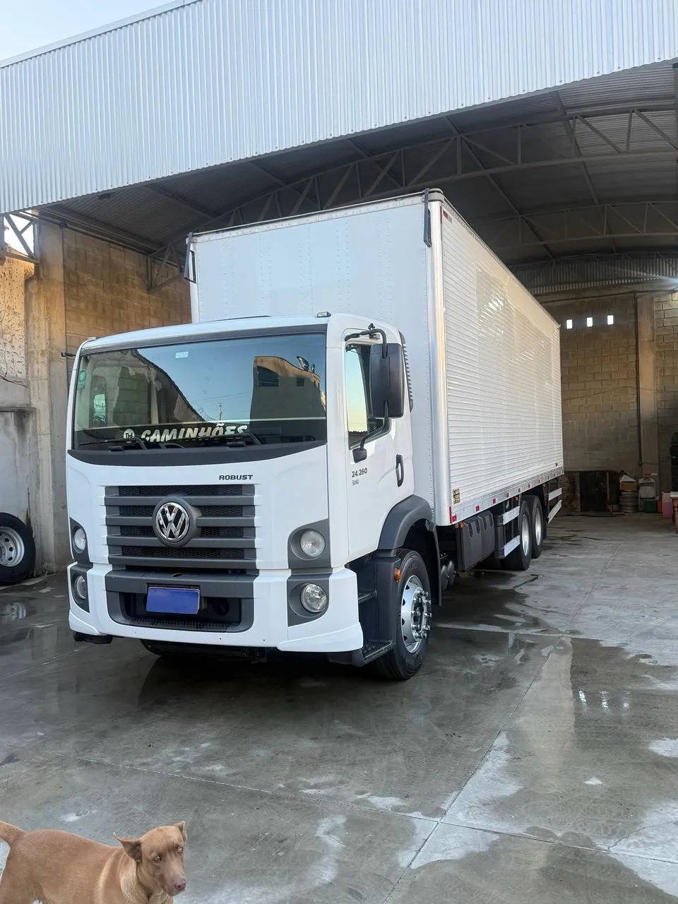 Vw 24260 robust com baú de 8.50