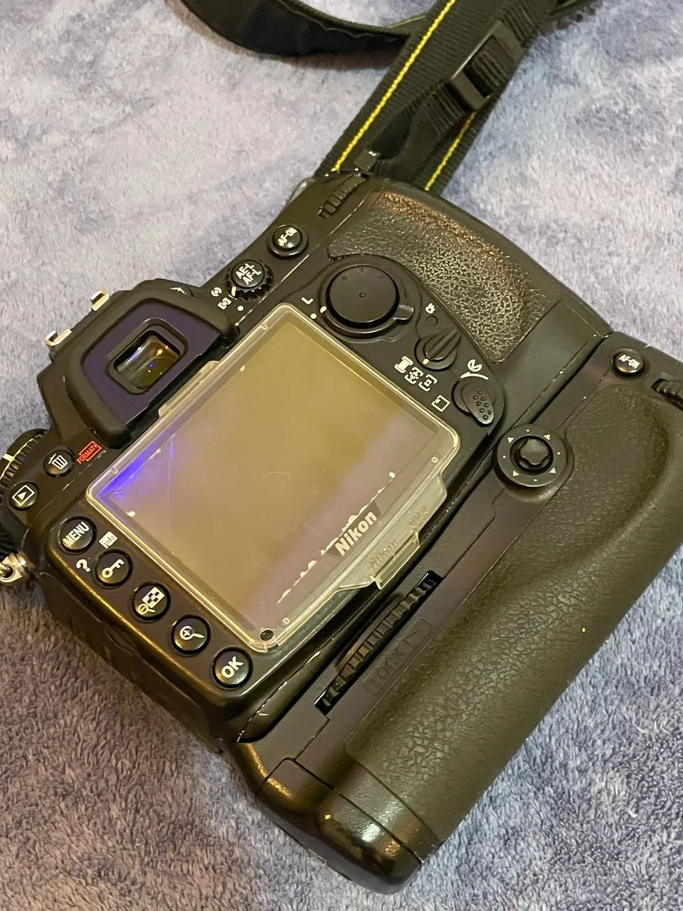 Câmera Nikon D300 com Grip  - Foto 2