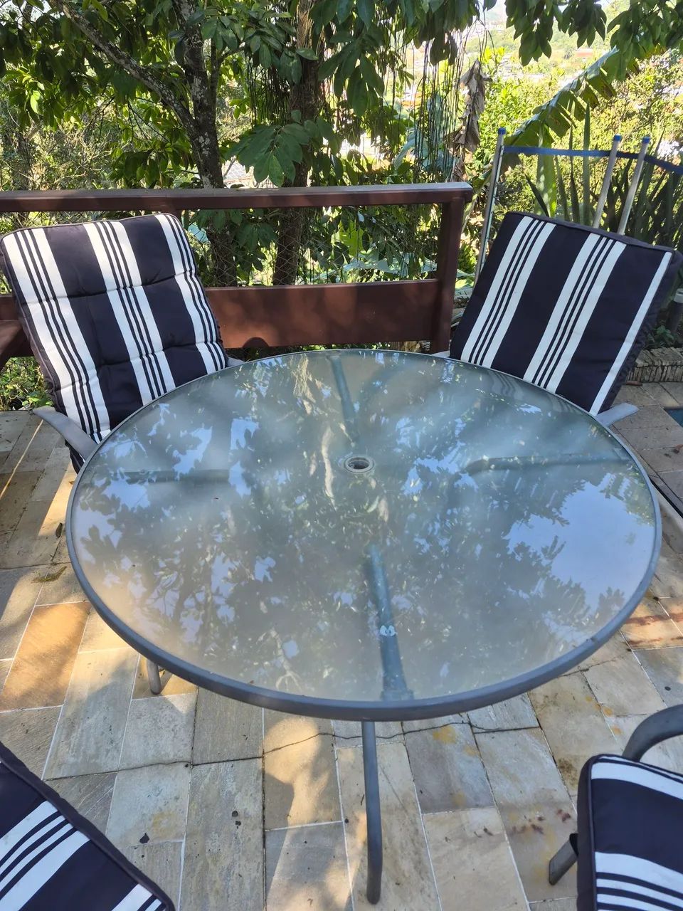 Mesa para área externa com 4 cadeiras com acolchoados removíveis  - Foto 2