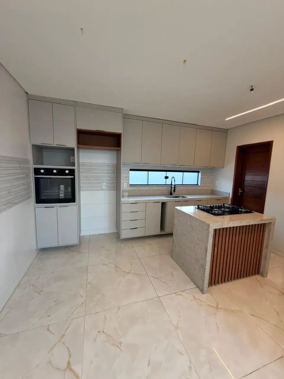 DUPLEX ALTO PADRÃO - 4 QUARTOS - [SENDO 03 SUITES COM CLOSET E VARANDA] - Foto 5