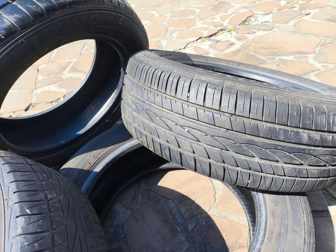 Pneu 205/60 16 - Peças para carros, vans e utilitários - Centro