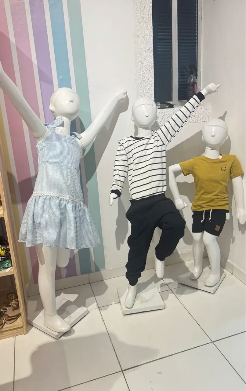 Vendo esses 3 manequins, seminovos! 