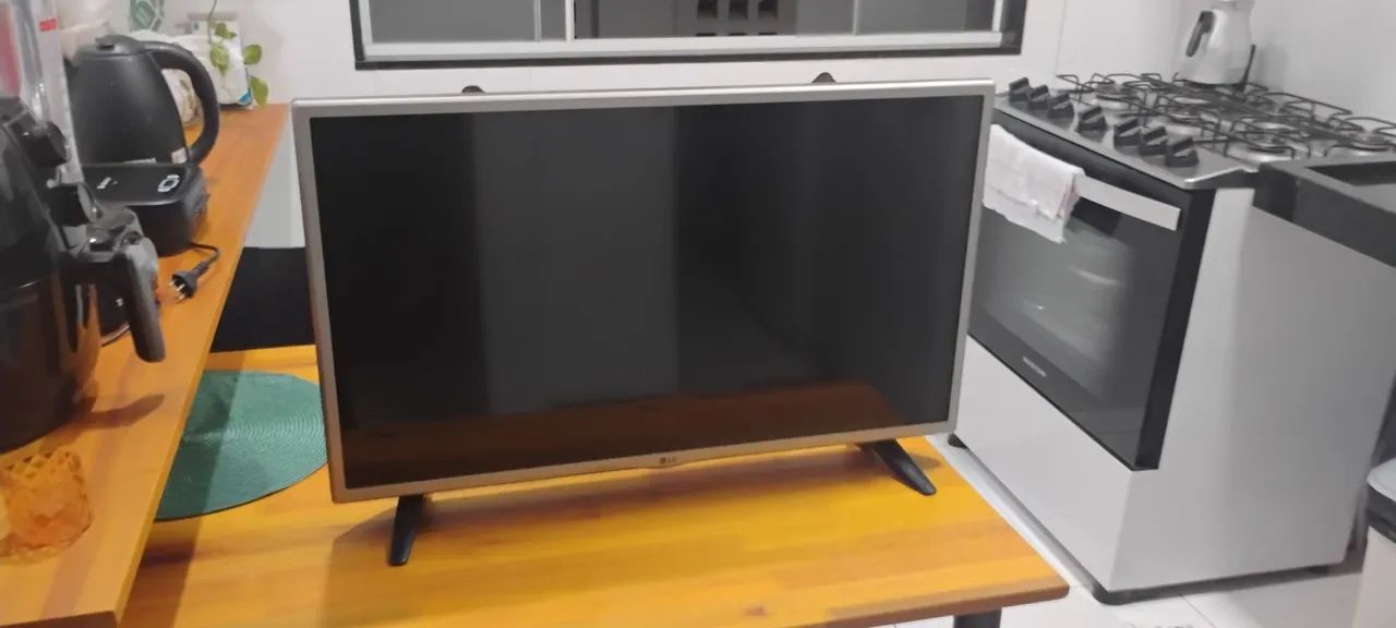 Smart TV LG 32" com suporte