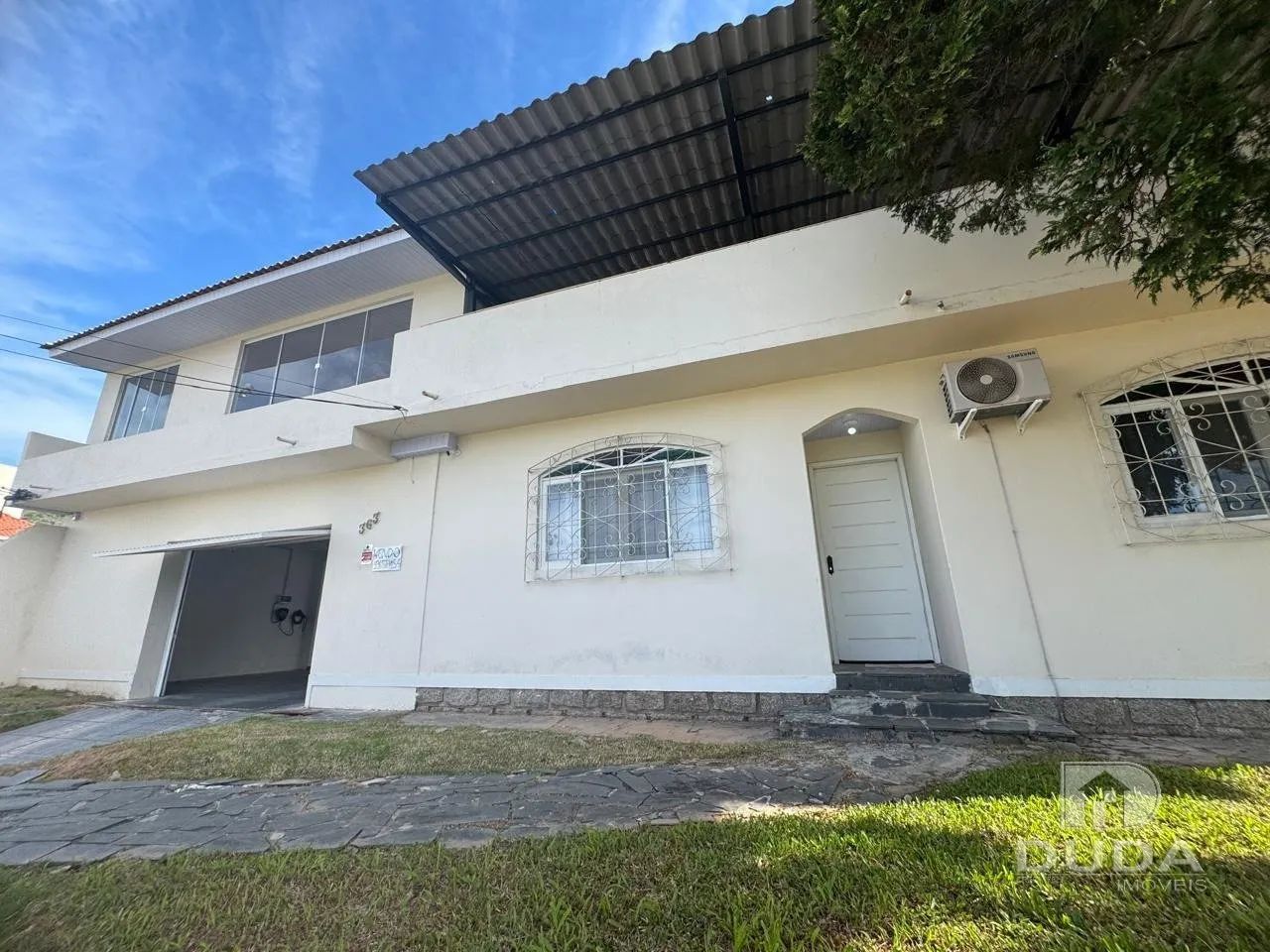 Casa Ampla com 3 Quartos Próxima à UFSC