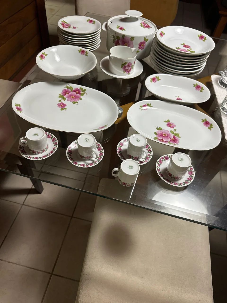 Conjunto Renner de sopa com borda dourada 