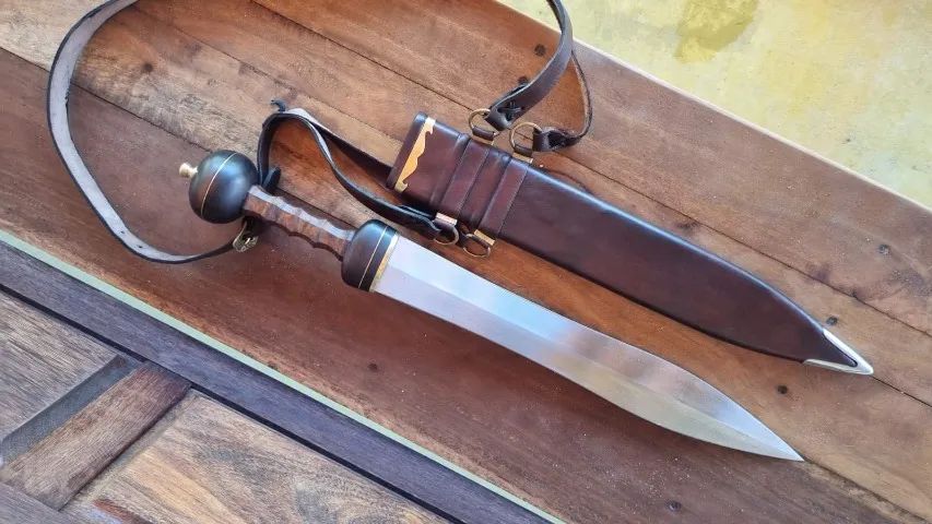 Espada Romana em aço carbono 5160