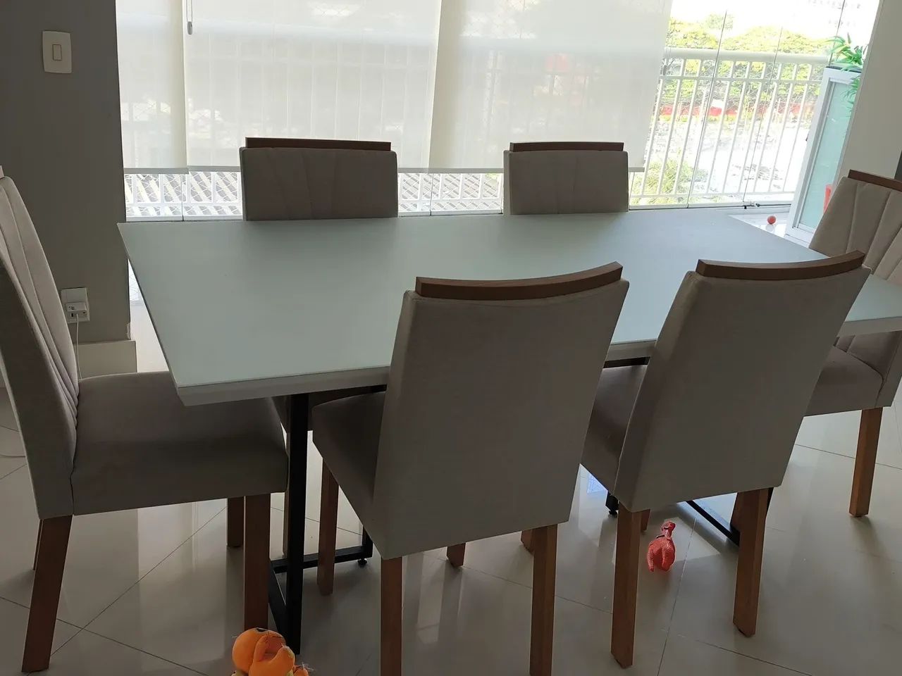 Mesa retangular branca com 6 cadeiras impecável  - Foto 2