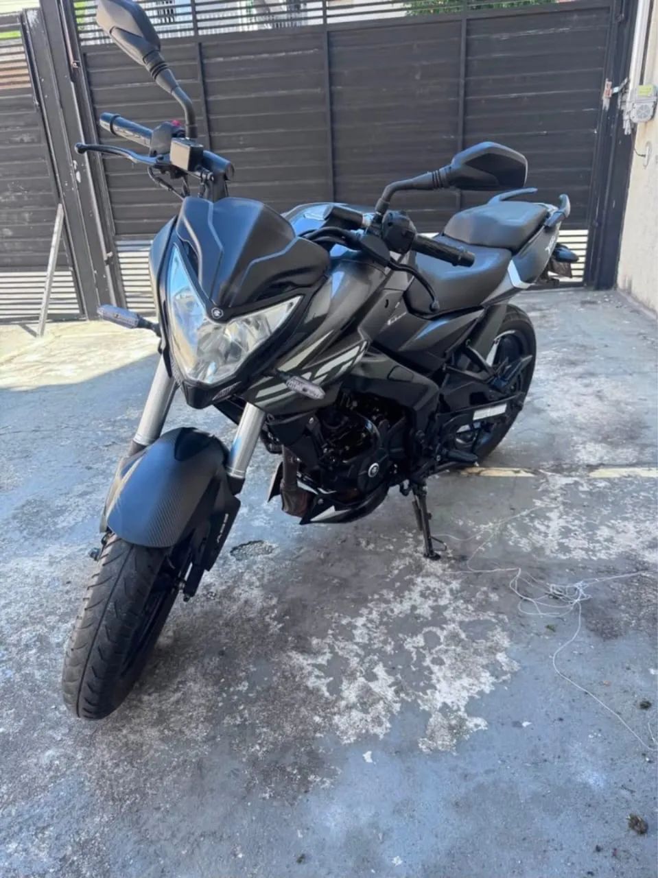 Bajaj dominar 200 2024 - Foto 3