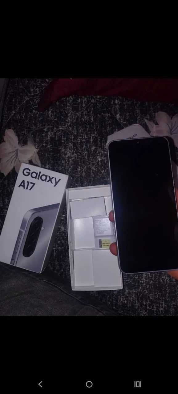 Vendo celular A 17 novo na caixa 