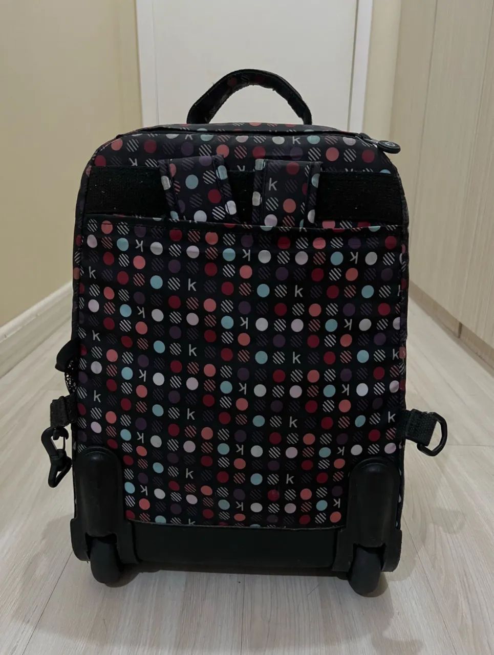 mochila kipling com rodinhas original estampada (2 em 1) - Foto 4