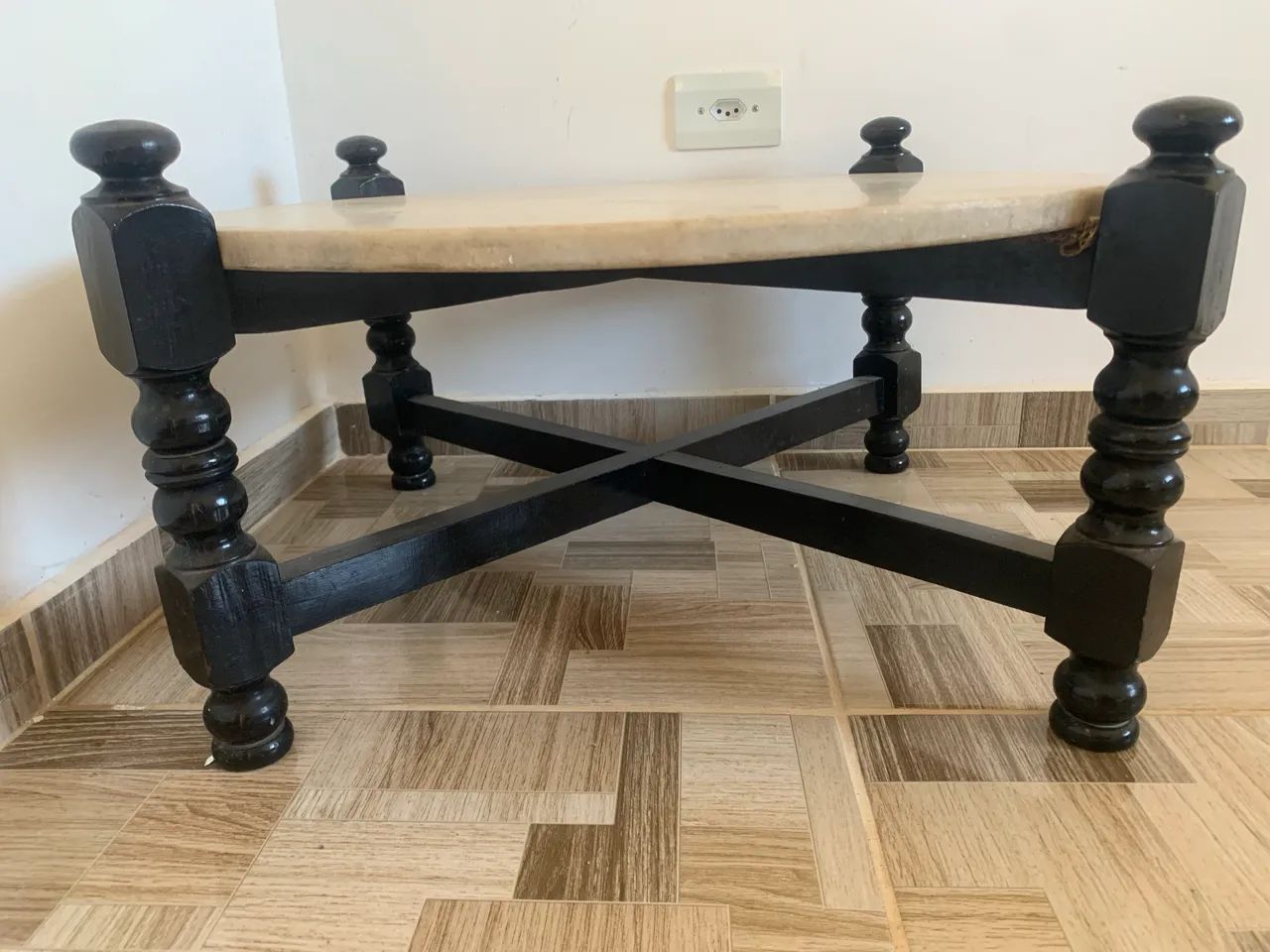 Mesa de Centro em Mármore Natural com Base em Madeira Maciça - Foto 3