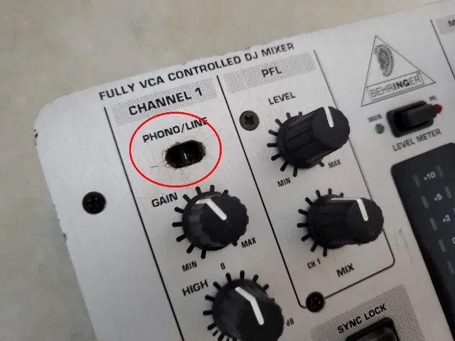 Mixer Para Dj Behringer Vmx 100 Profissional 2 Canais 220v