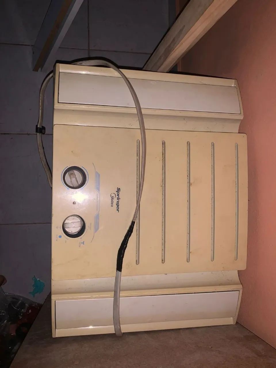 Vendo Mesa + ar condicionado de 7.500 btus
