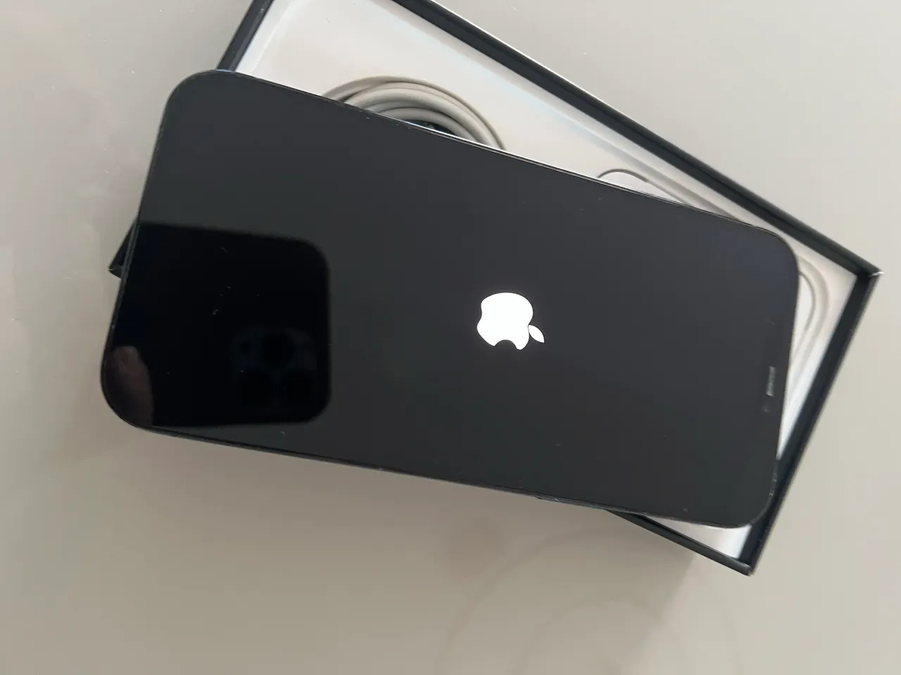 iPhone 12 promax sem marcas de uso e caixa - Celulares e