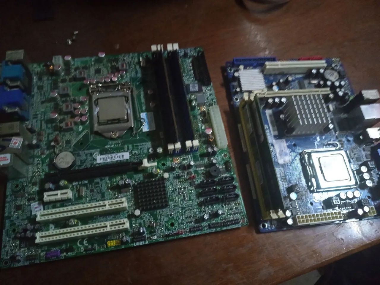 2 placas mãe as 2 com processadores e 4 GB em cada a,uma com i5 e outra com dua-lcore - Foto 3