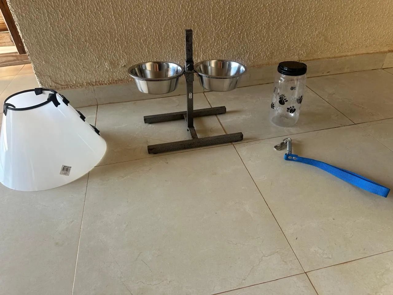 VENDO - COMEDOURO DUPLO ELEVADO PARA CACHORROS - Foto 3