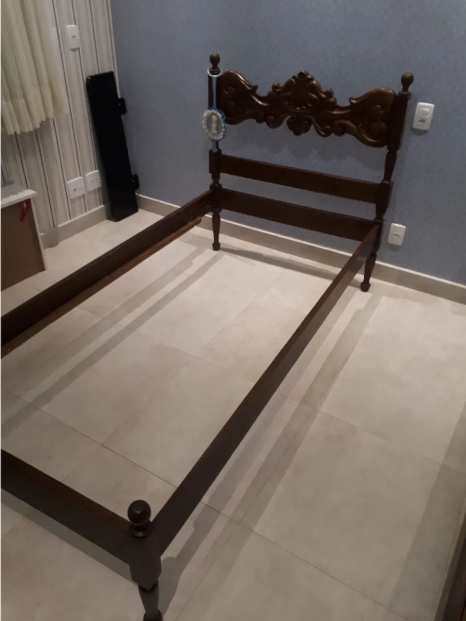 Cama de solteiro sucupira entalhada a mão - Foto 2