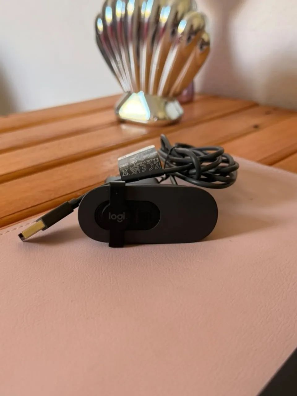 Webcam Logitech Brio 100 com Microfone Embutido