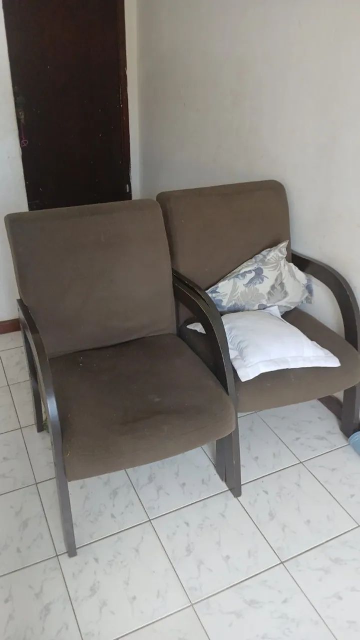 Combo sofá com poltronas 