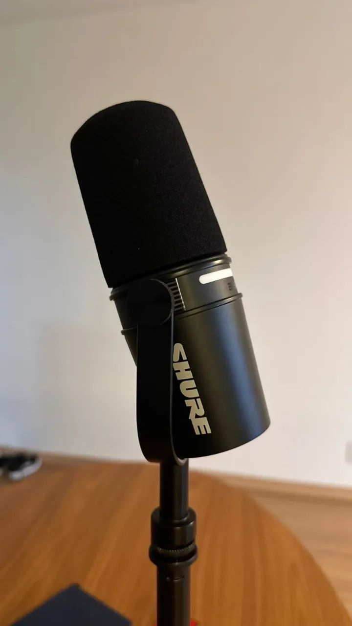 Microfone Shure Mv7+ Preto Usb Para Podcast + Brinde Suporte