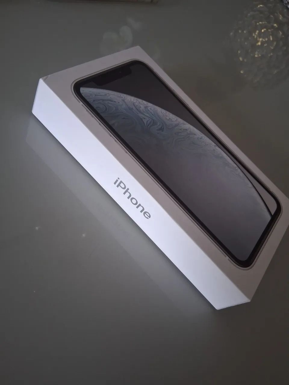 Iphone XR 64GB branco + 8 capas diversas com chiado no alto